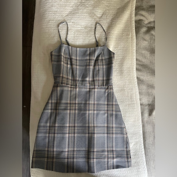 Aritzia mini dress - Picture 2 of 3